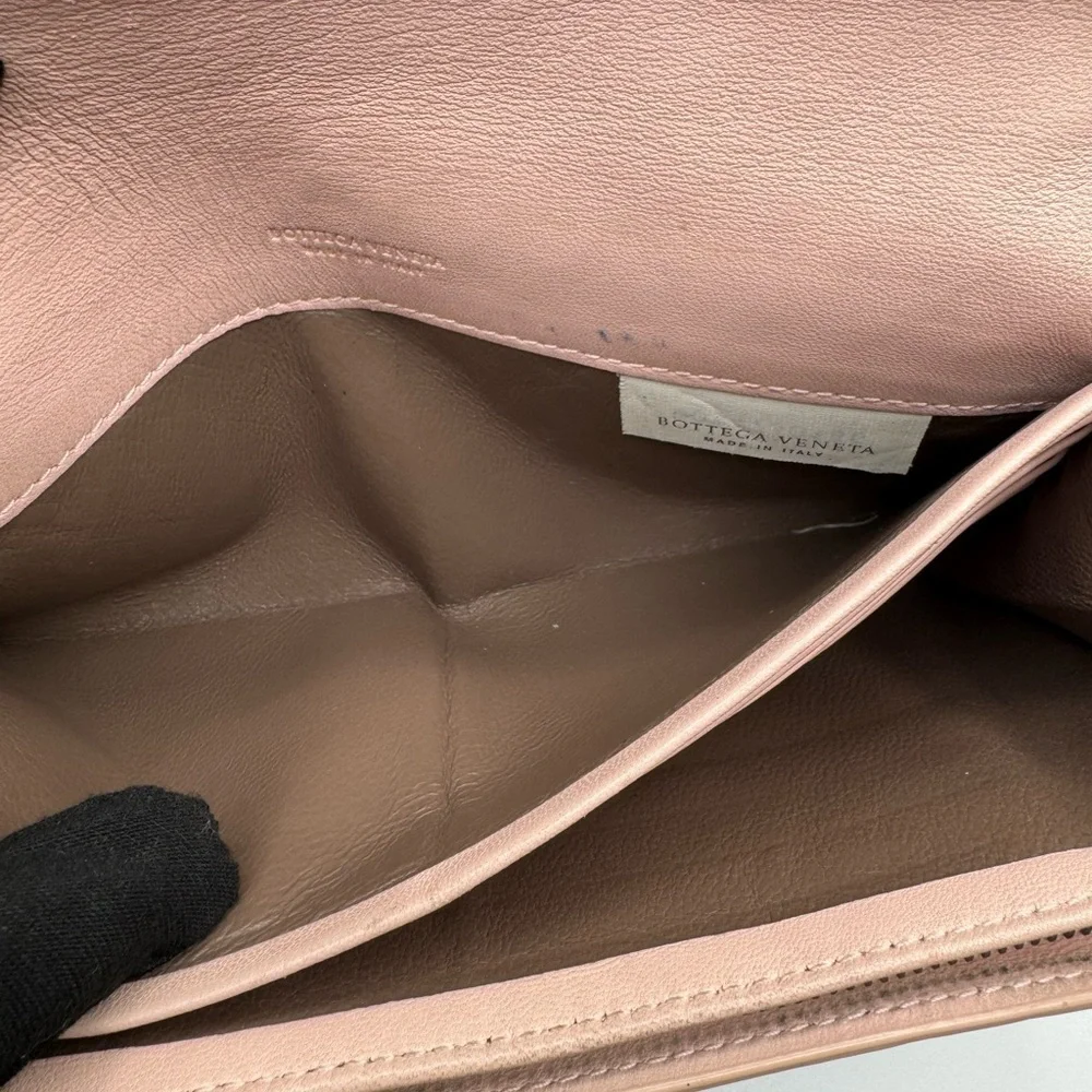 Bottega Veneta Wallet and unbranded chain for crossbody option | Good Condition